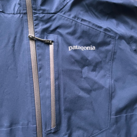 Patagonia Blue Raincoat with Hood and Technical Fabric - Picture 3 of 12